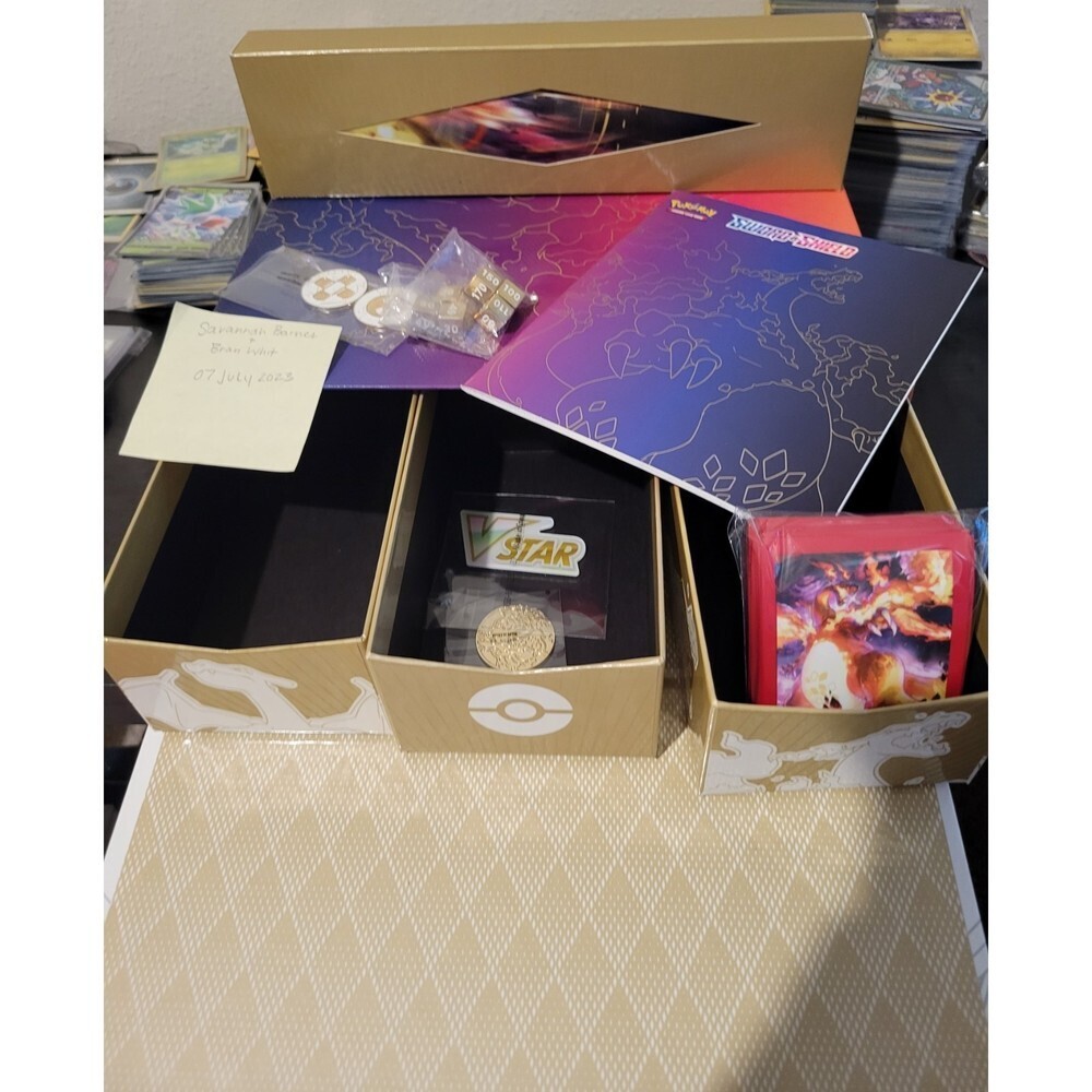 Charizard Ultra Premium Collection Box w/ Accessories Sword & Shield Pokémon TCG
